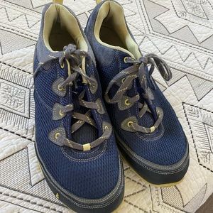 Ahnu Women’s hiking boots size 10